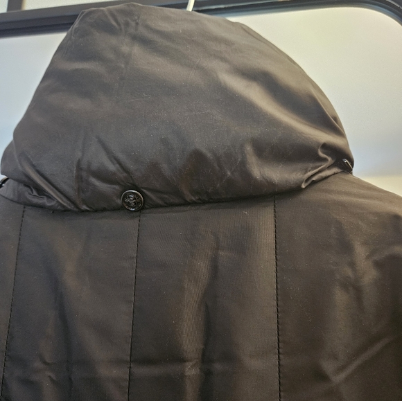 Beautiful Moncler knee-length quilted down coat with mock neck, dual zip pockets - Picture 7 of 11